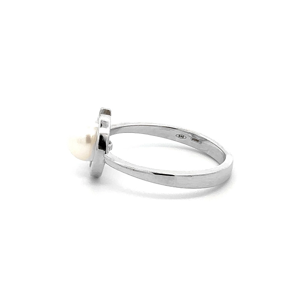 Ring mit Weißgoldperle