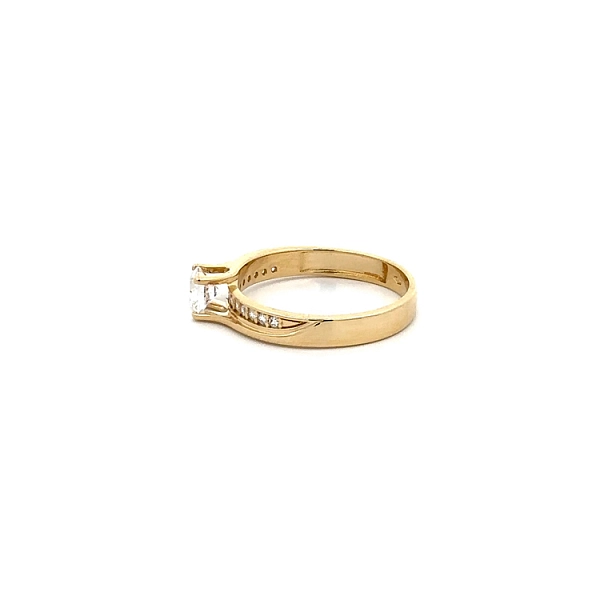 Gold Verlobungsring mit Zirkonen