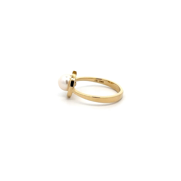 Goldring mit Perle