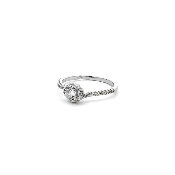 Ring mit Zirkonen aus Weißgold