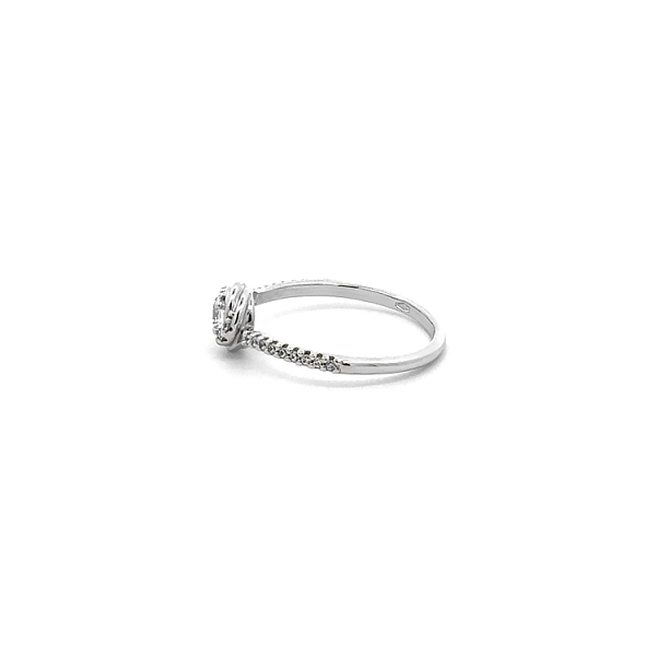 Ring mit Zirkonen aus Weißgold