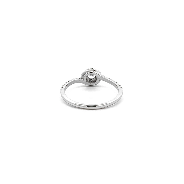 Ring mit Zirkonen aus Weißgold