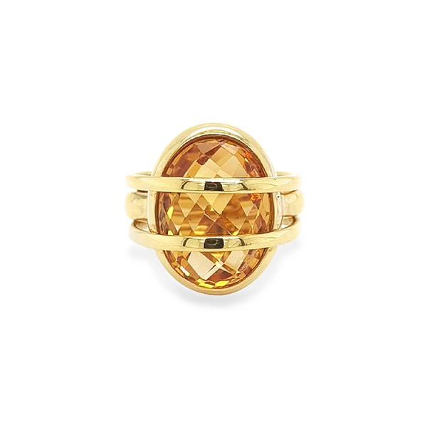 Goldener Ring mit Quarz