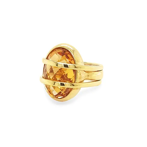 Goldener Ring mit Quarz
