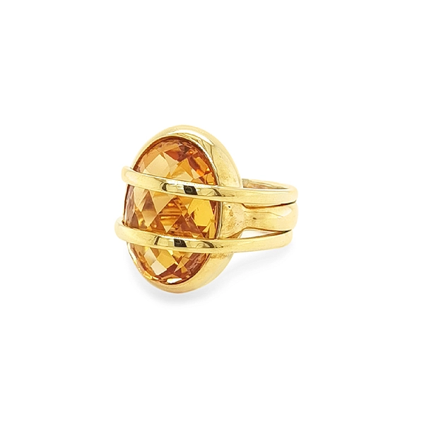 Goldener Ring mit Quarz