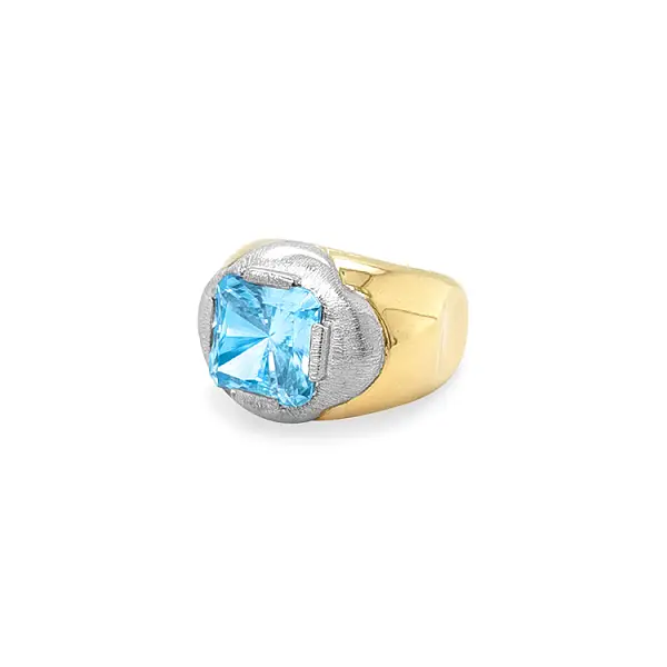 Goldring mit blauem Stein