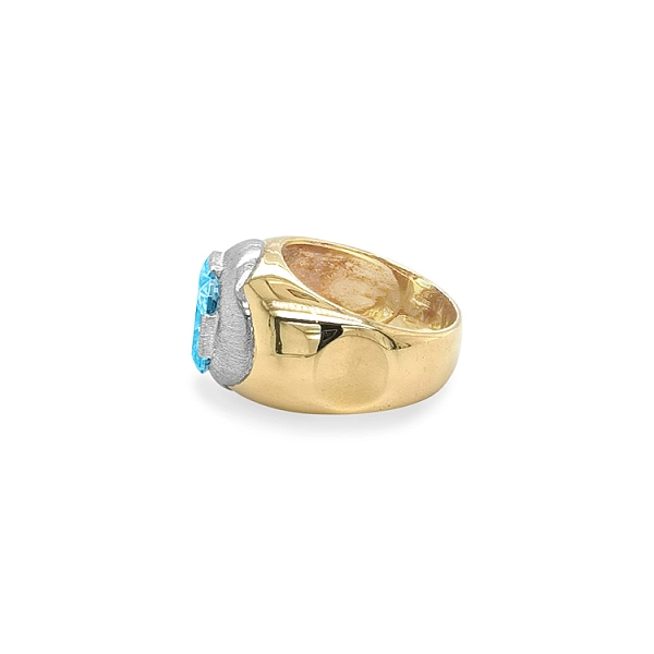 Goldring mit blauem Stein