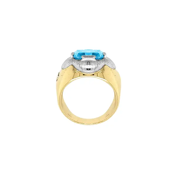 Goldring mit blauem Stein