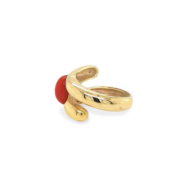 Goldring mit Koralle