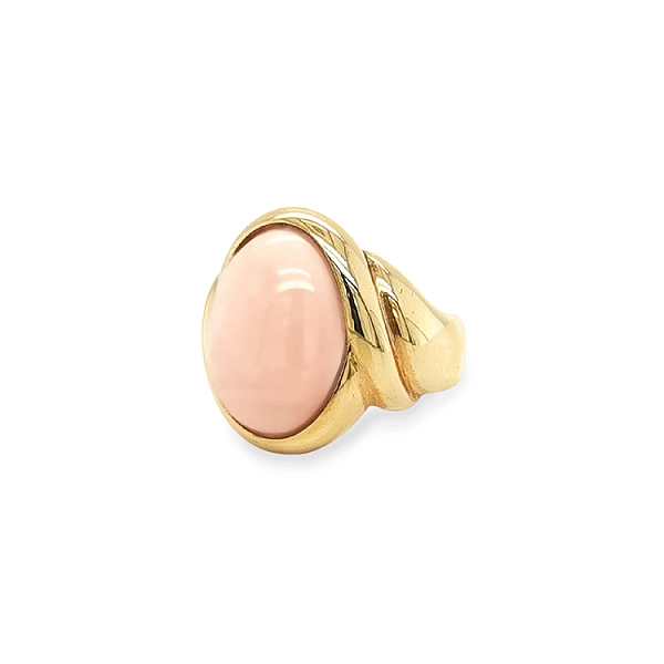 Goldring mit Koralle