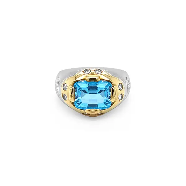 Goldring mit blauem Stein