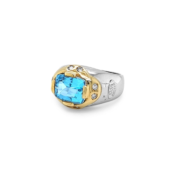 Goldring mit blauem Stein