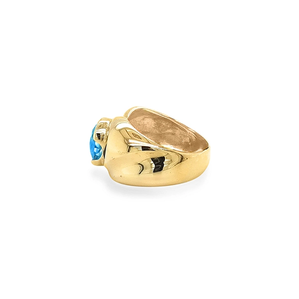 Goldring mit blauem Stein
