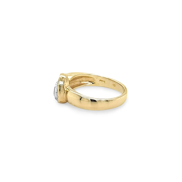 Exklusiver Goldring mit herzförmigem Blau-Topas und Zirkonia