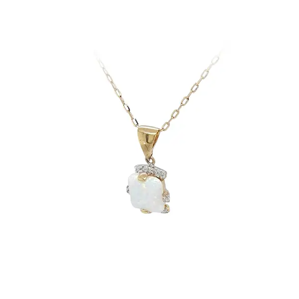 Gold-Anhänger mit Opal und Zirkonen