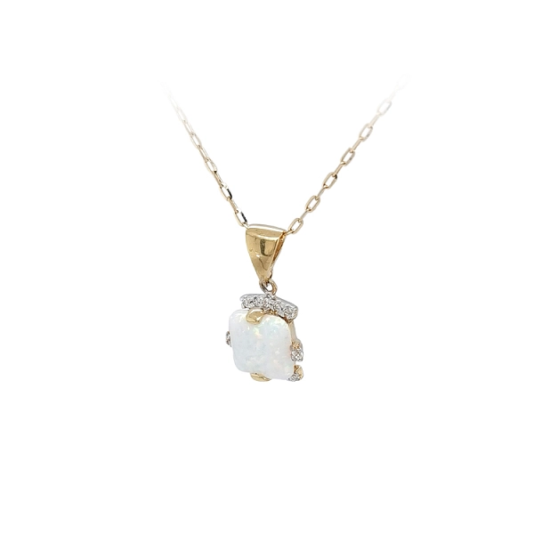 Gold-Anhänger mit Opal und Zirkonen