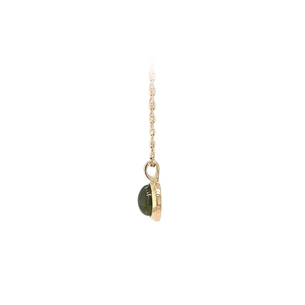 Gold-Anhänger mit grünem Stein