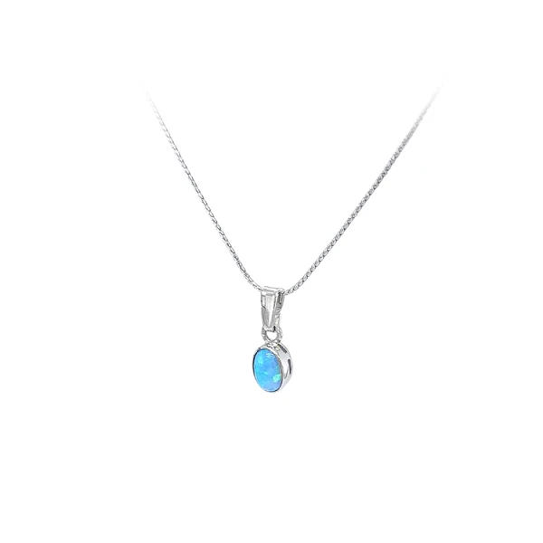Anhänger mit blauem Opal