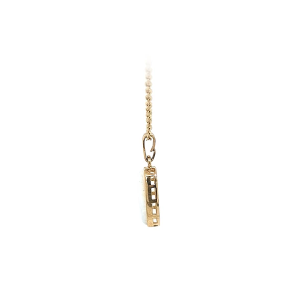 Gold-Anhänger mit Opal