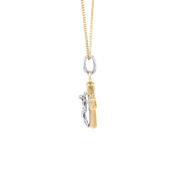 Goldenes Kreuz mit Jesus Christus