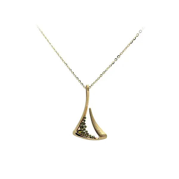 Gold-Anhänger mit grünen Steinen