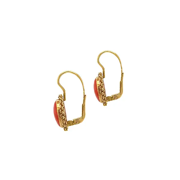 Gold-Ohrringe mit Koralle