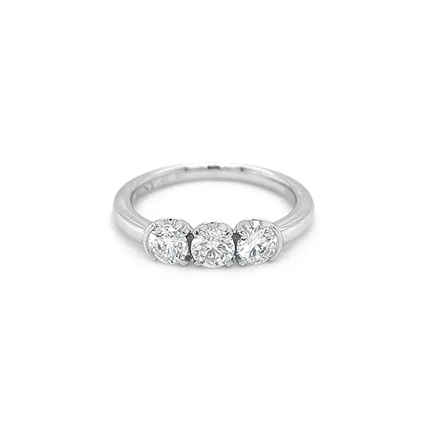 Goldring mit Diamanten