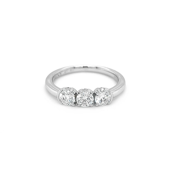 Goldring mit Diamanten