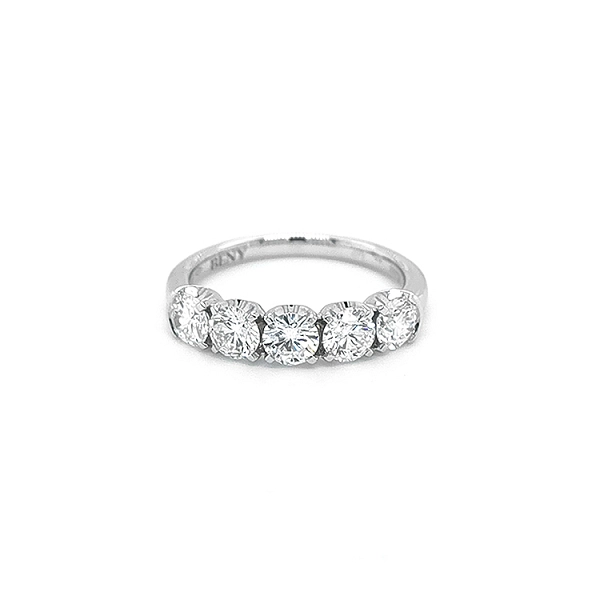 Goldring mit Diamanten