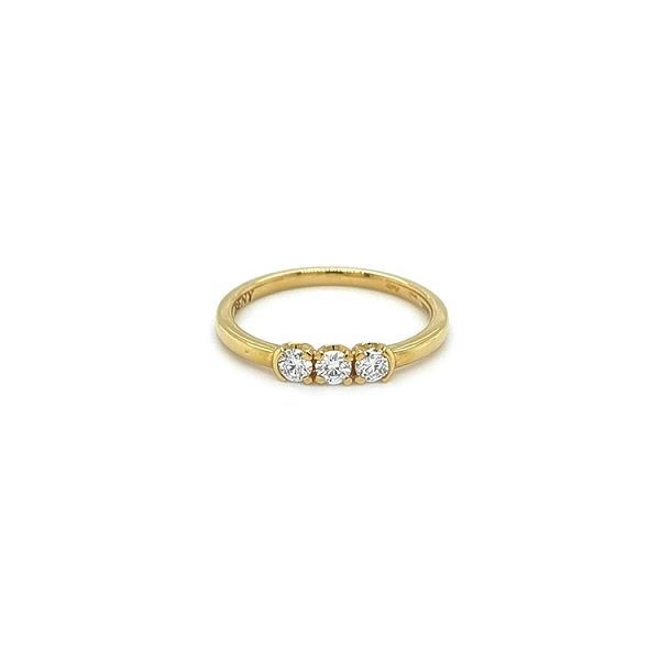 Goldring mit Diamanten