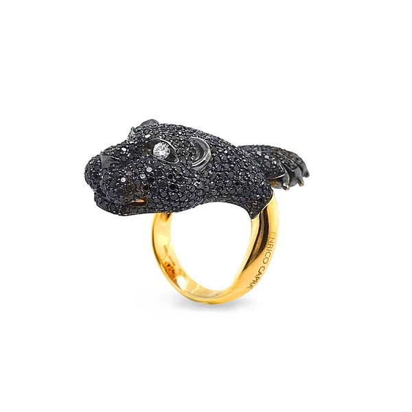 Goldring mit schwarzen und weißen Diamanten