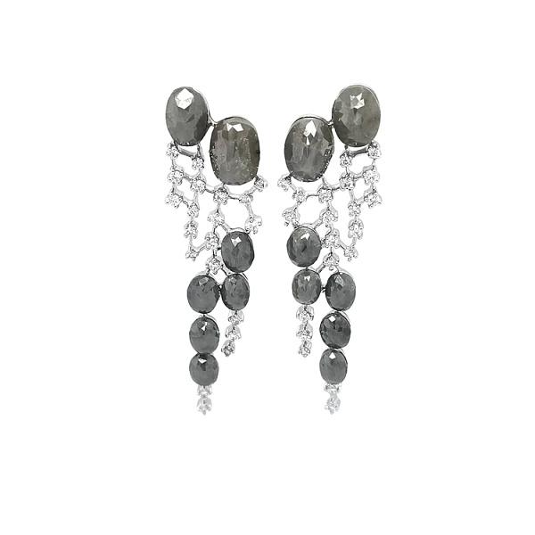Goldohrringe mit grauen und weißen Diamanten