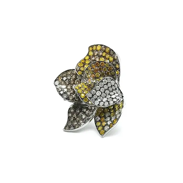 Goldring mit farbigen Diamanten