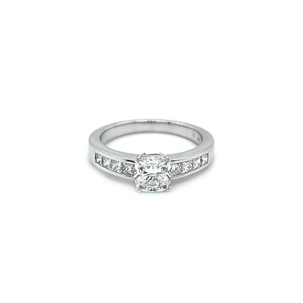 Gold Verlobungsring mit Diamant