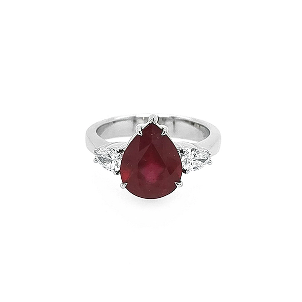 Goldring mit Rubin und Diamanten