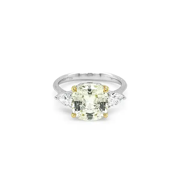 Goldring mit gelbem Saphir und Diamanten