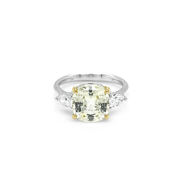 Goldring mit gelbem Saphir und Diamanten