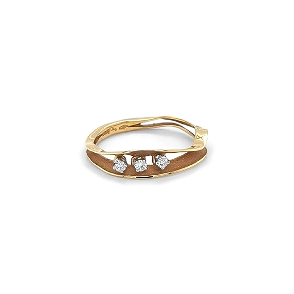 Goldring mit Diamanten
