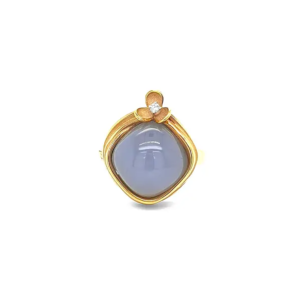Goldring mit Chalcedon und Diamant
