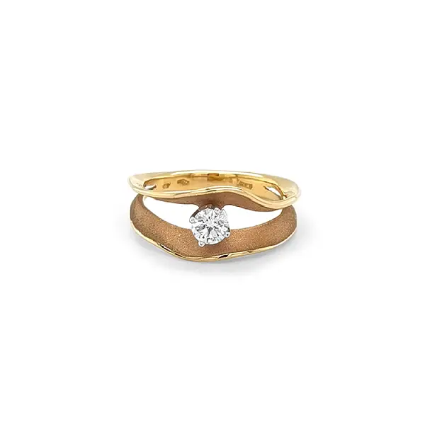 Goldring mit Diamant