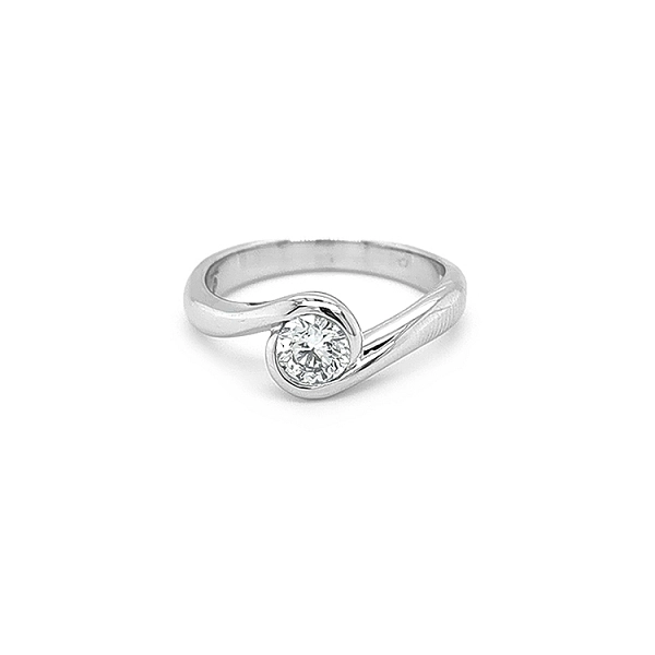 Goldring mit Diamant