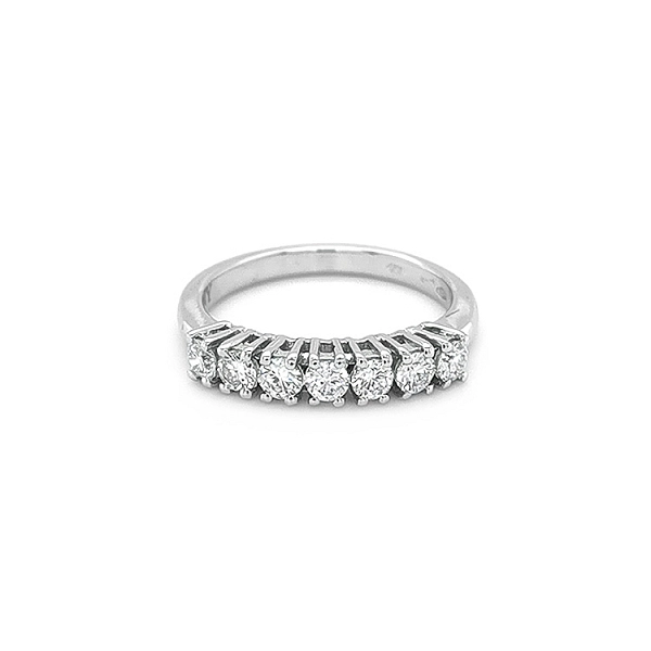 Goldring mit Diamanten