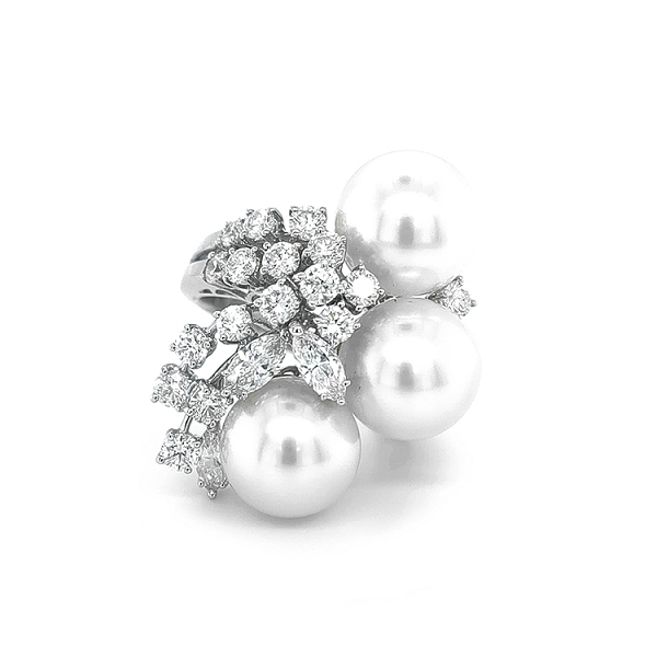 Goldring mit natürlichen Perlen und Diamanten