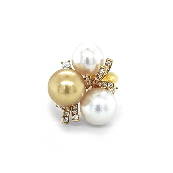 Goldring mit natürlichen Perlen und Diamanten
