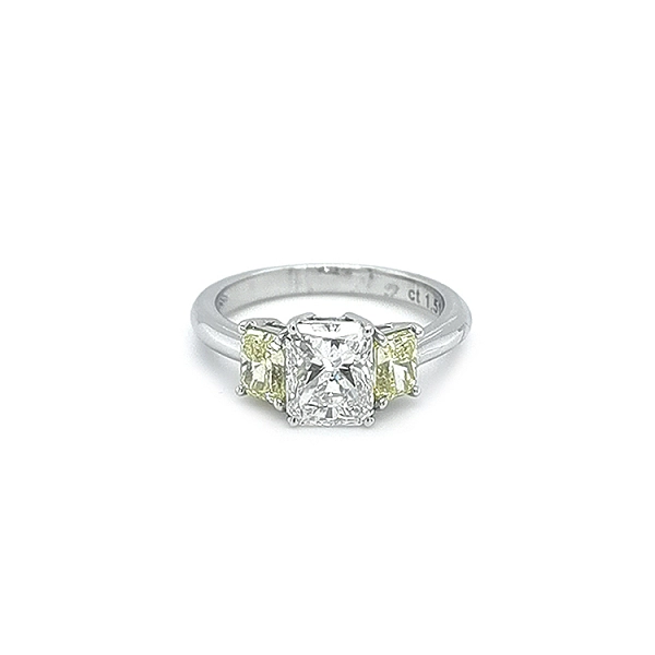 Goldring mit gelben und weißen Diamanten