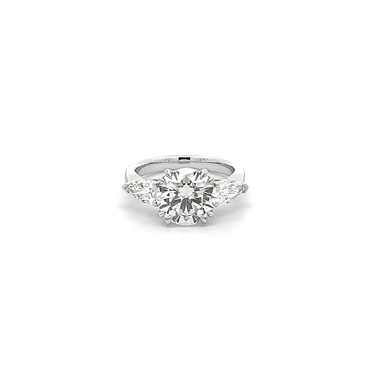 Verlobungsring aus Gold mit Diamanten