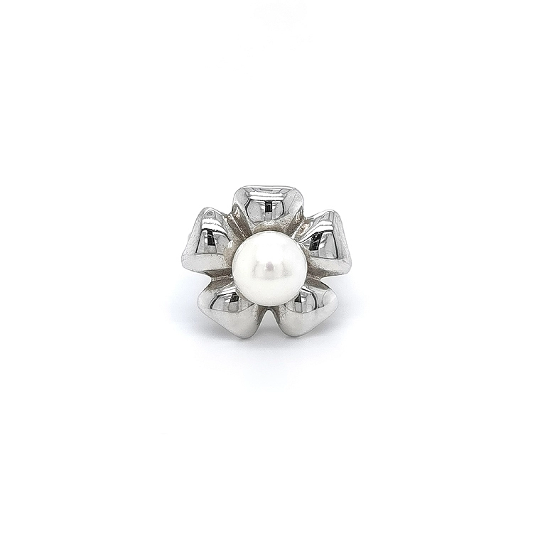Eleganter Ring aus Weißgold mit Perle
