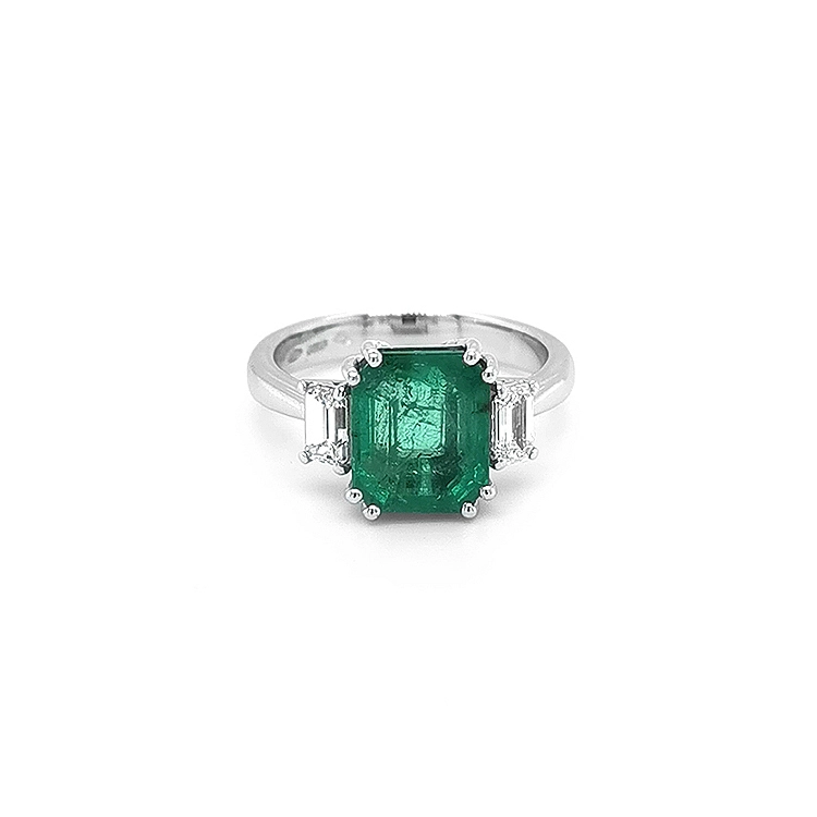 Goldring mit Smaragd und Diamanten