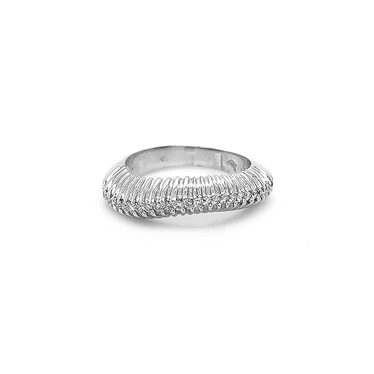 Goldring mit Diamanten