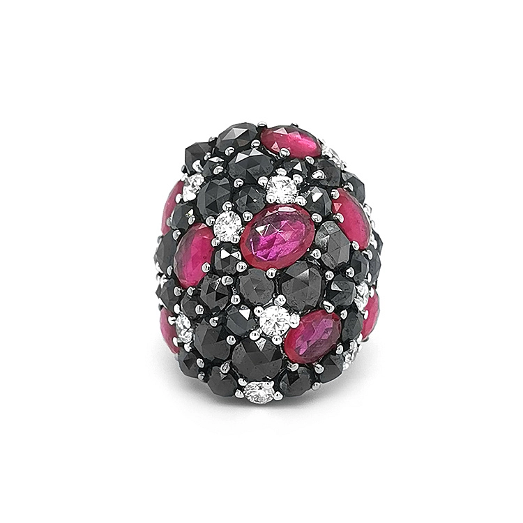 Goldring mit Rubinen, schwarzen und weißen Diamanten
